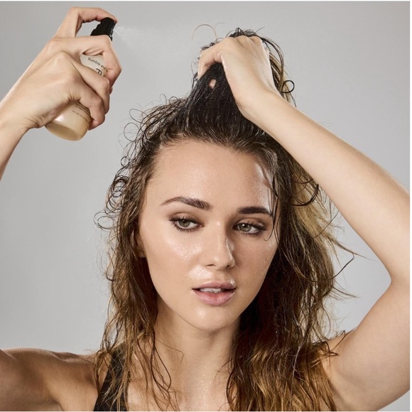 Bumble and Bumble Travel Size Pret-a-powder Post Workout Dry Shampoo Mist - Picture 3 of 8